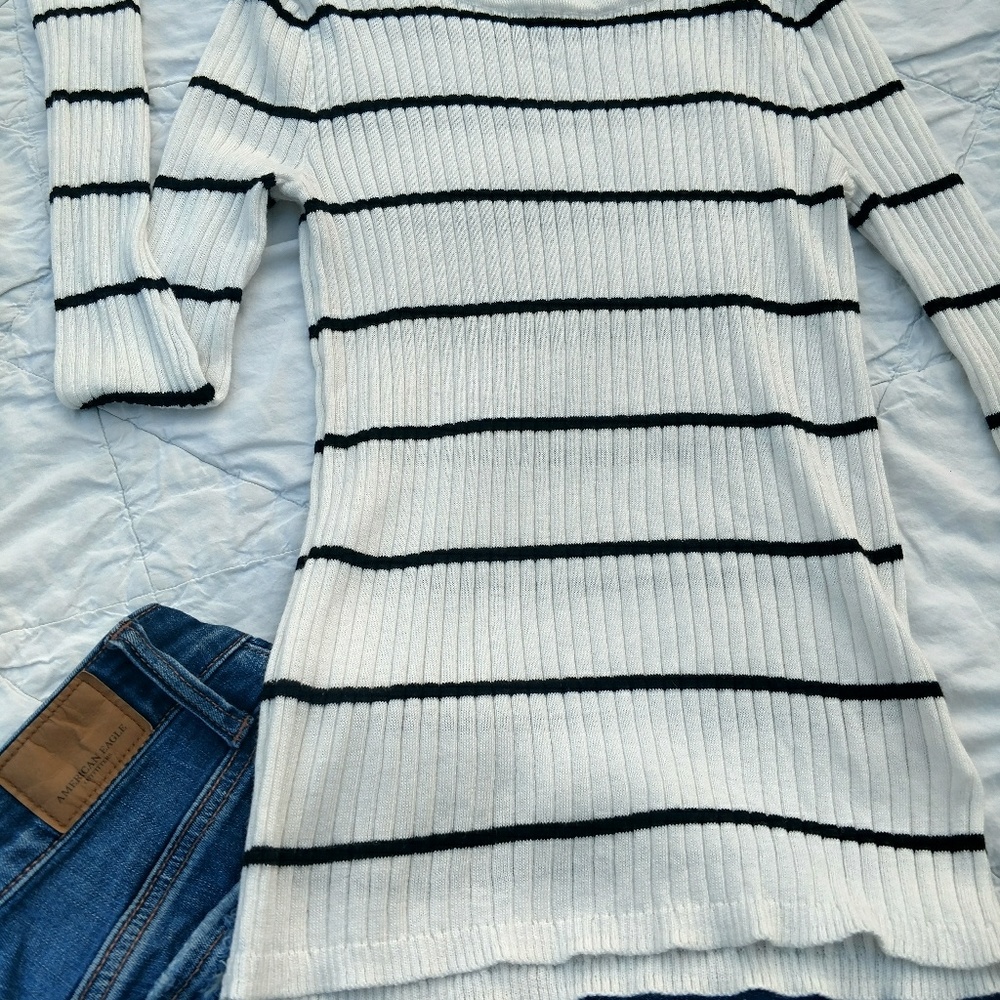 Black and white Juniors Sweater
